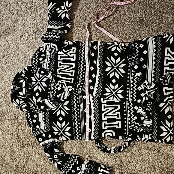 STUNNING VS PINK SNOWFLAKE CHRISTMAS ROBE - Picture 4 of 8